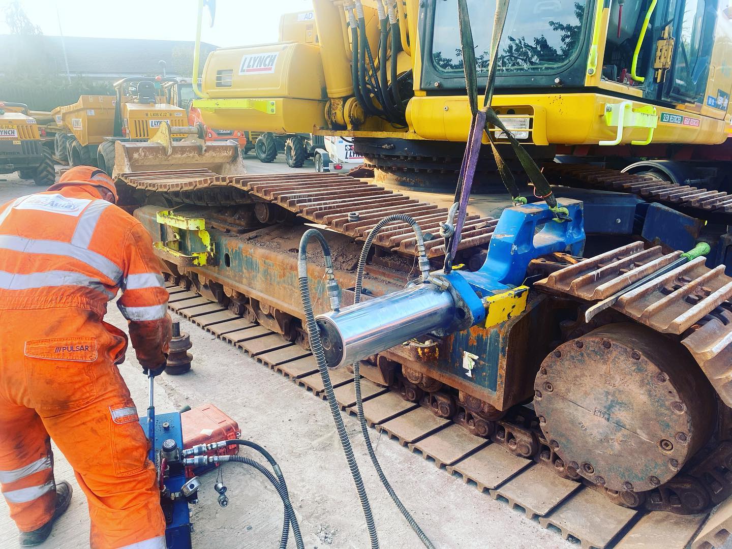 SMC Plant carrying out on-site servicing on an excavator